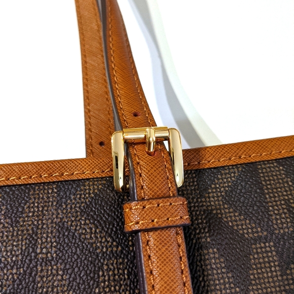 Michael Kors Jet Set Large Snap Pocket Tote - Picture 11 of 13